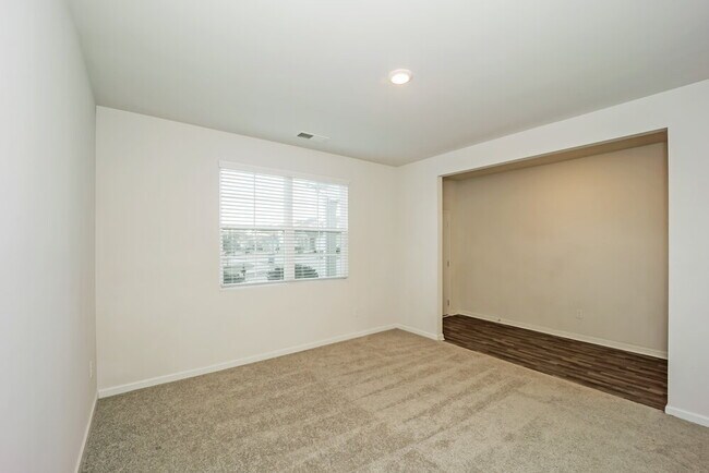 Foto del edificio - 199 Hamilton Pointe Dr