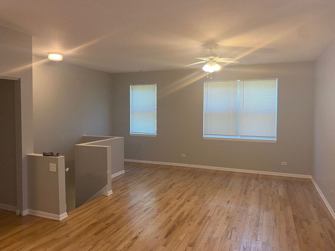 Foto principal - 7012 S Dorchester Ave