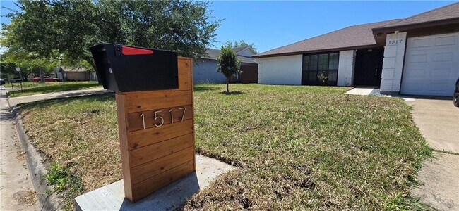 Foto del edificio - 1517 Robin Ave