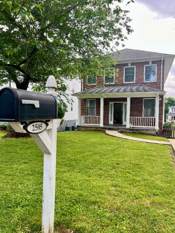 Foto principal - 2505 Fowler St