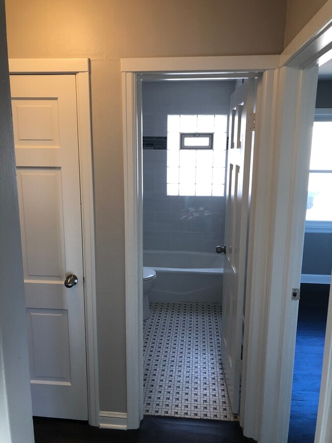 Building Photo - 3306 S 7th St