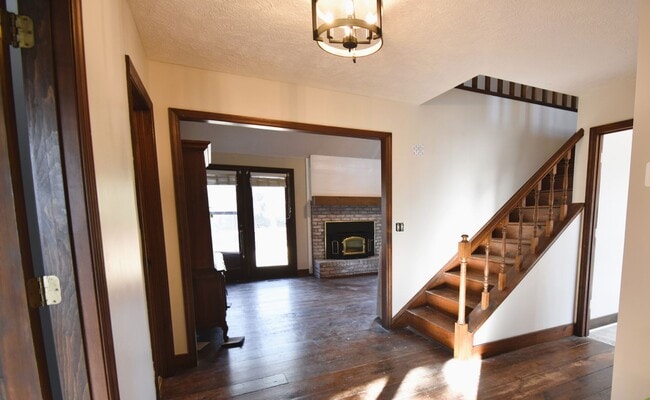 Building Photo - Coming Soon: 3 Bedroom 2.5 Bathroom on Ove...