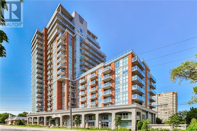 Building Photo - 551 Maple Ave