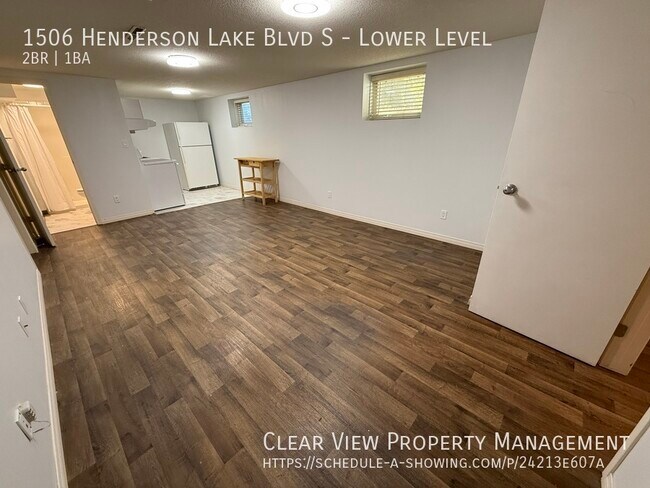 Photo du bâtiment - Recently Renovated 2-Bedroom Lower Suite i...