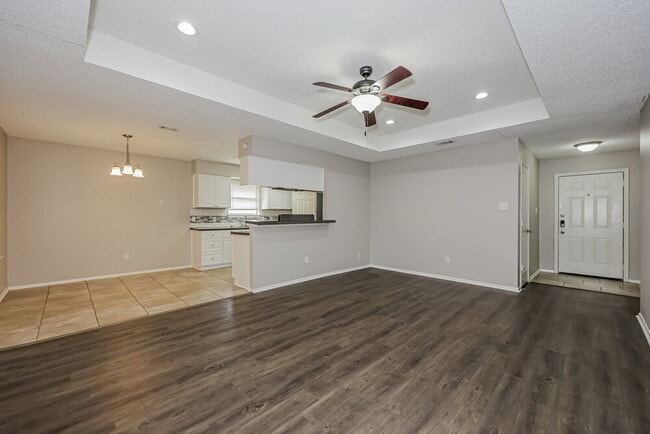 Foto del edificio - 8540 Whitney Dr