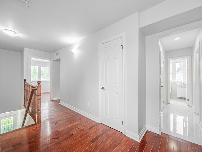 Photo du bâtiment - 122 Maybourne Ave