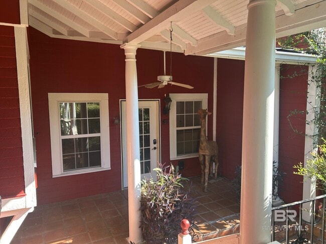 Foto del edificio - 22985 High Ridge Rd