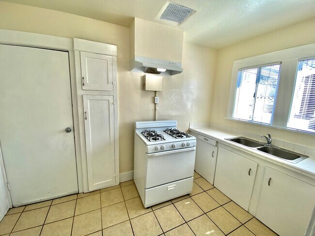 Foto del edificio - 1032 W 1st St