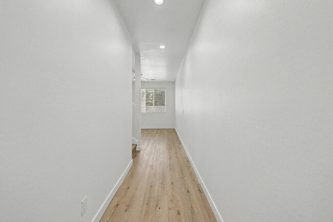 Building Photo - 136 W Latona Rd