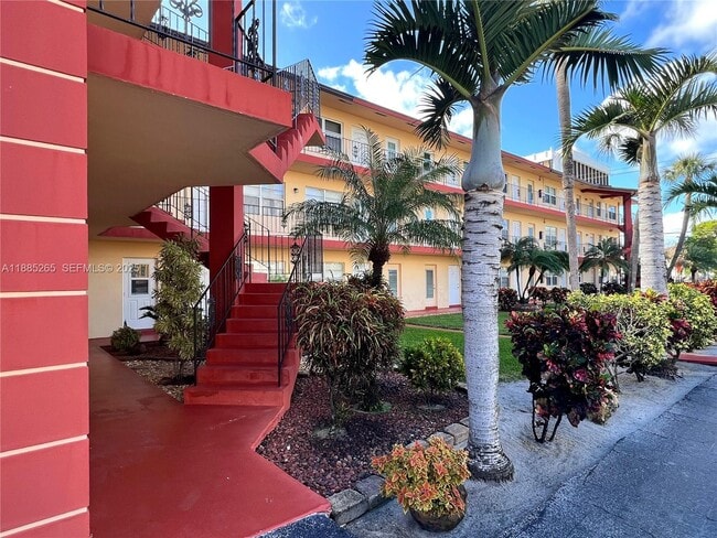 Foto del edificio - 5050 Bayview Dr