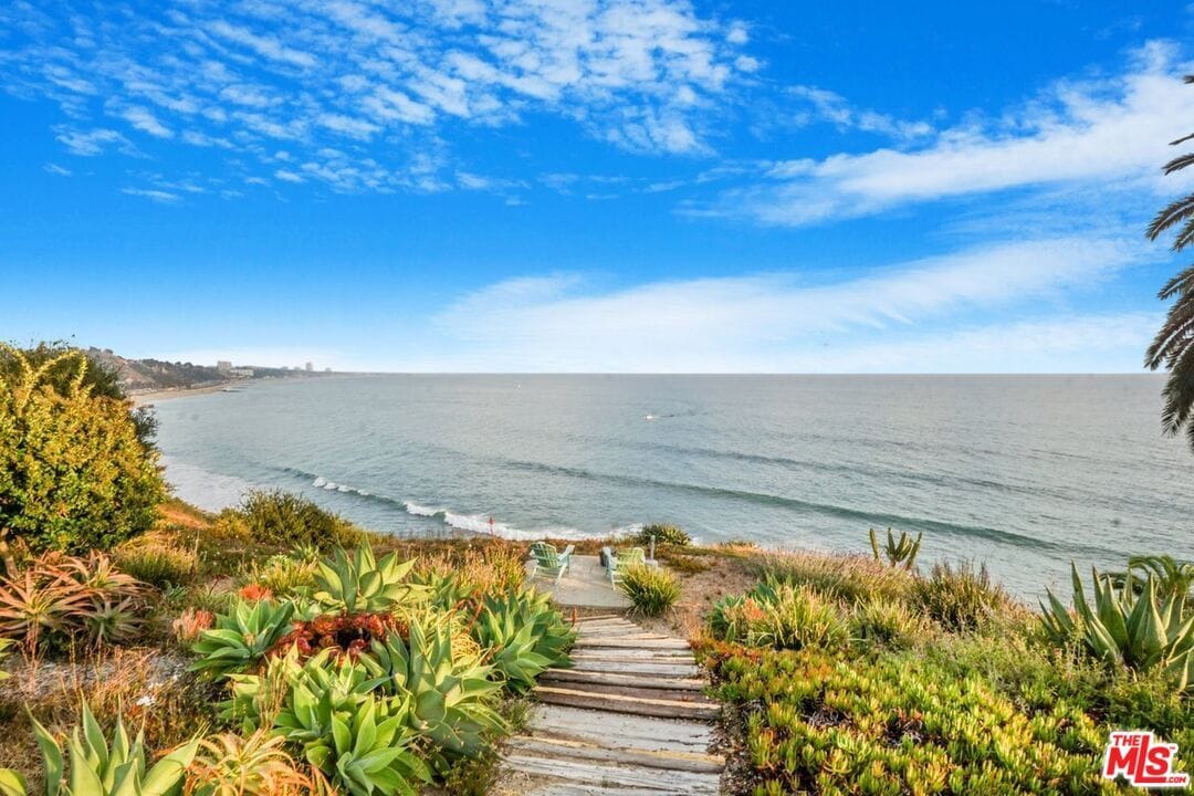 Foto principal - 17350 Sunset Blvd