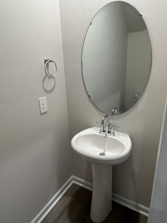 Foto del edificio - Newer3 Bed townhome in Concord