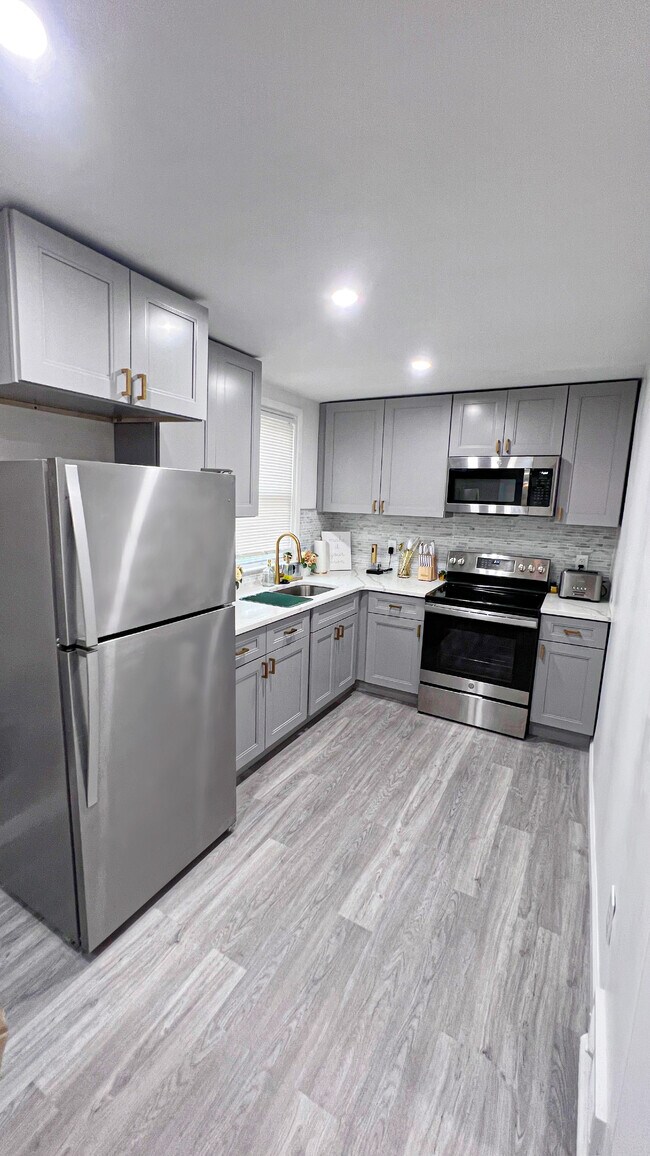 Building Photo - 5392 Oxford Ave