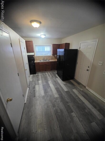 Foto del edificio - 8656 Nightingale St