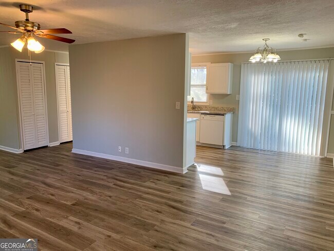 Building Photo - 3006 Cleburne Pkwy