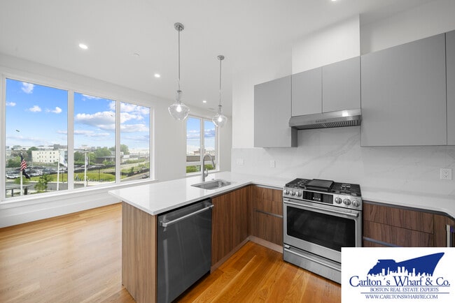 Building Photo - 218 Old Colony Ave