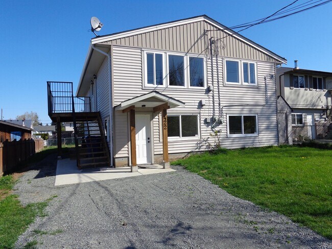 Photo du bâtiment - 422 Eighth St