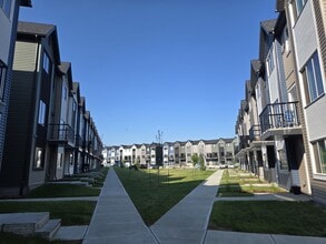 Building Photo - 2035-2035 Chalmers Way SW