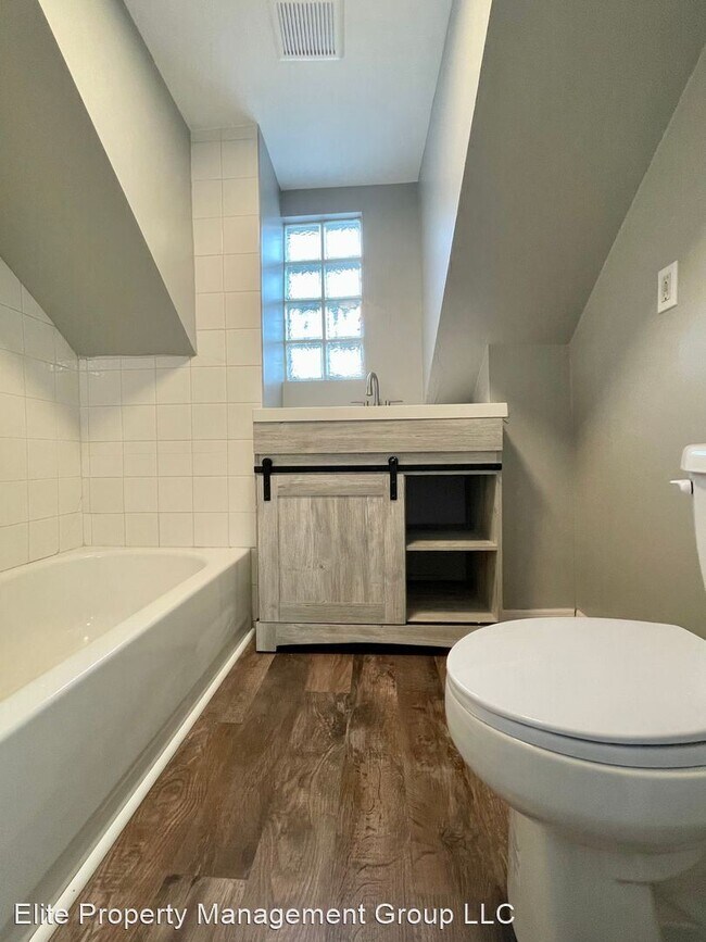 Foto del edificio - 4 br, 2 bath House - 123 Manitoba Ave E