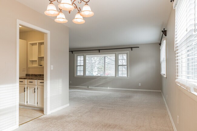 Building Photo - 17201 W Jills Dr