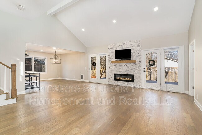 Building Photo - 1605 Woodland Ct