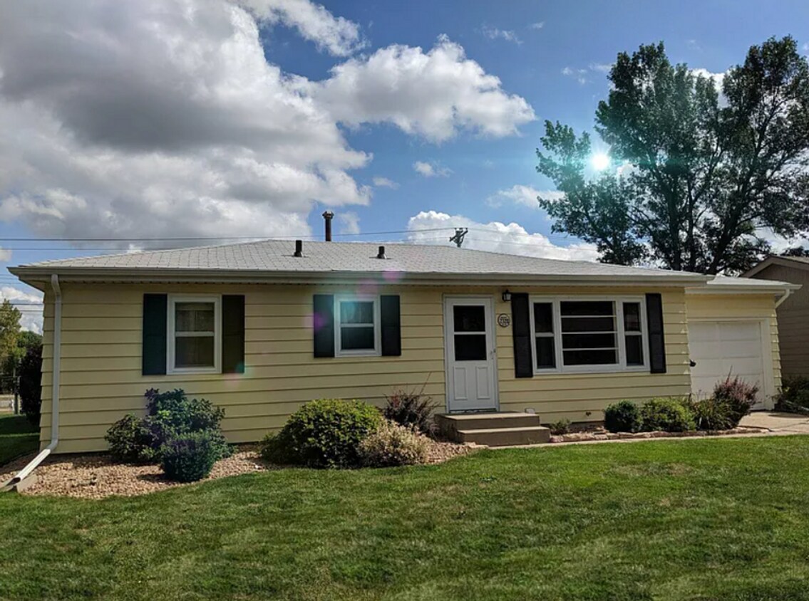 Foto principal - 2320 S Crestwood Rd