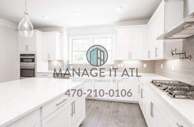 Building Photo - Fantastic 4 Bedroom Townhome in Chamblee! ...