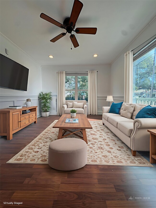 Building Photo - 1101 E 7th St