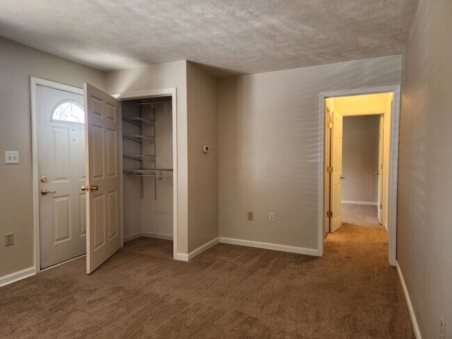 Foto del edificio - 739 Stouffer Ave
