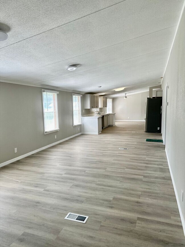 Foto del edificio - 4221 Laurel Crest Dr