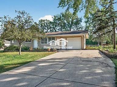 Building Photo - Charming 3 bed/2 bath home in Shoreview!