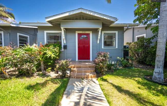 Building Photo - LOOK NO FURTHER!! Cottage Style 1 Bed/1 Ba...