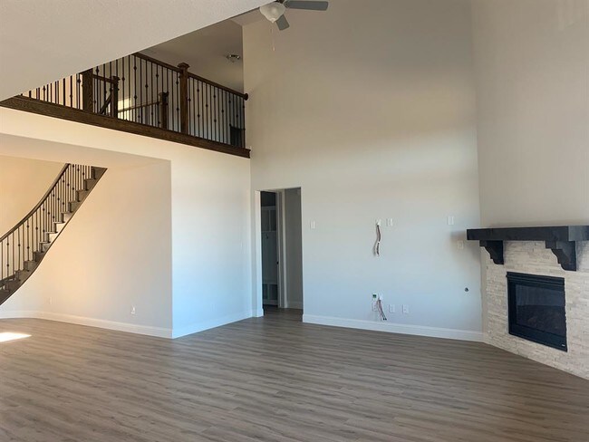 Building Photo - 1521 Lariat Dr