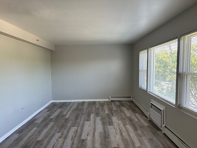 Building Photo - 8424 W 87th St Apt 3B