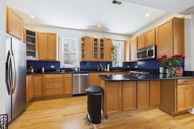 Kitchen - 2330 W Palmer St