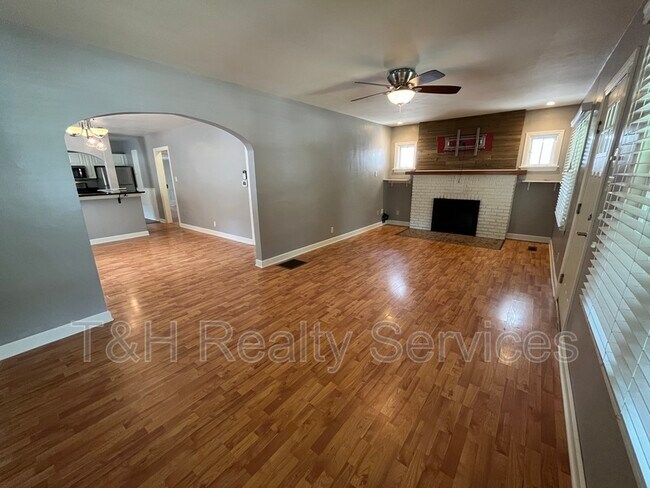 Foto del edificio - 6164 Carrollton Ave