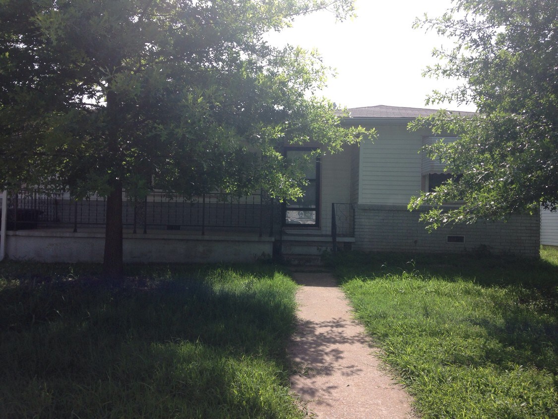 Primary Photo - 123 S 42nd West Ave