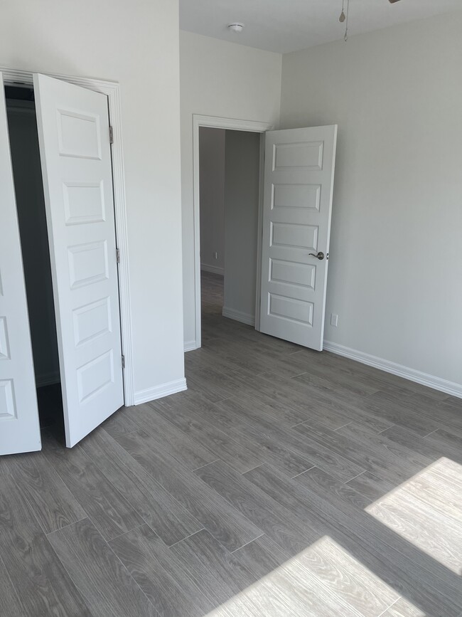 Building Photo - 113 Torrey Pines Rd