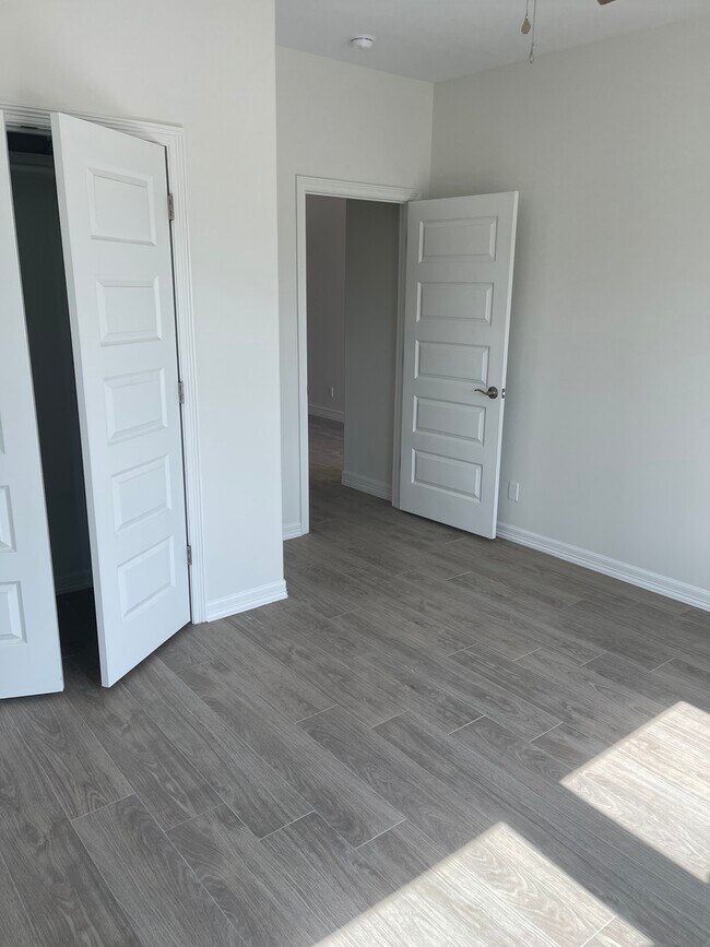 Foto del edificio - 113 Torrey Pines Rd