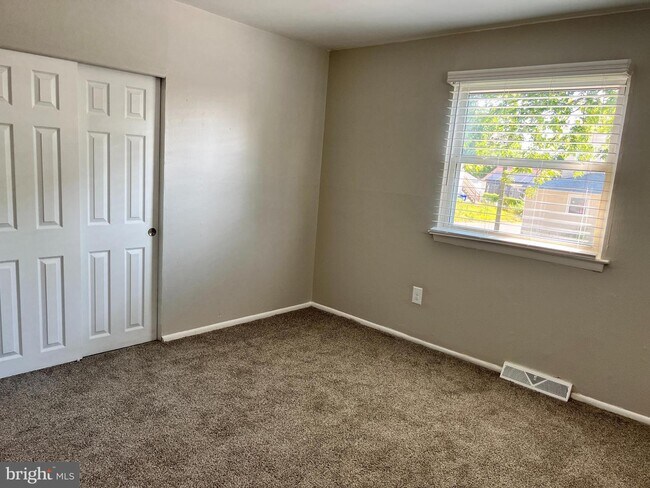 Foto del edificio - 38 Singley Ave