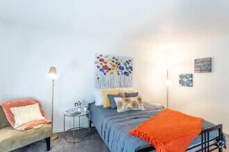 2BR, 2BA - 920SF - Mueller Flats Apartments