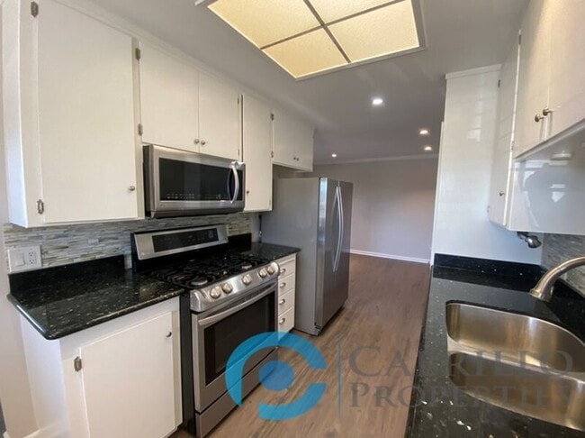 Building Photo - 3076 Governor Dr