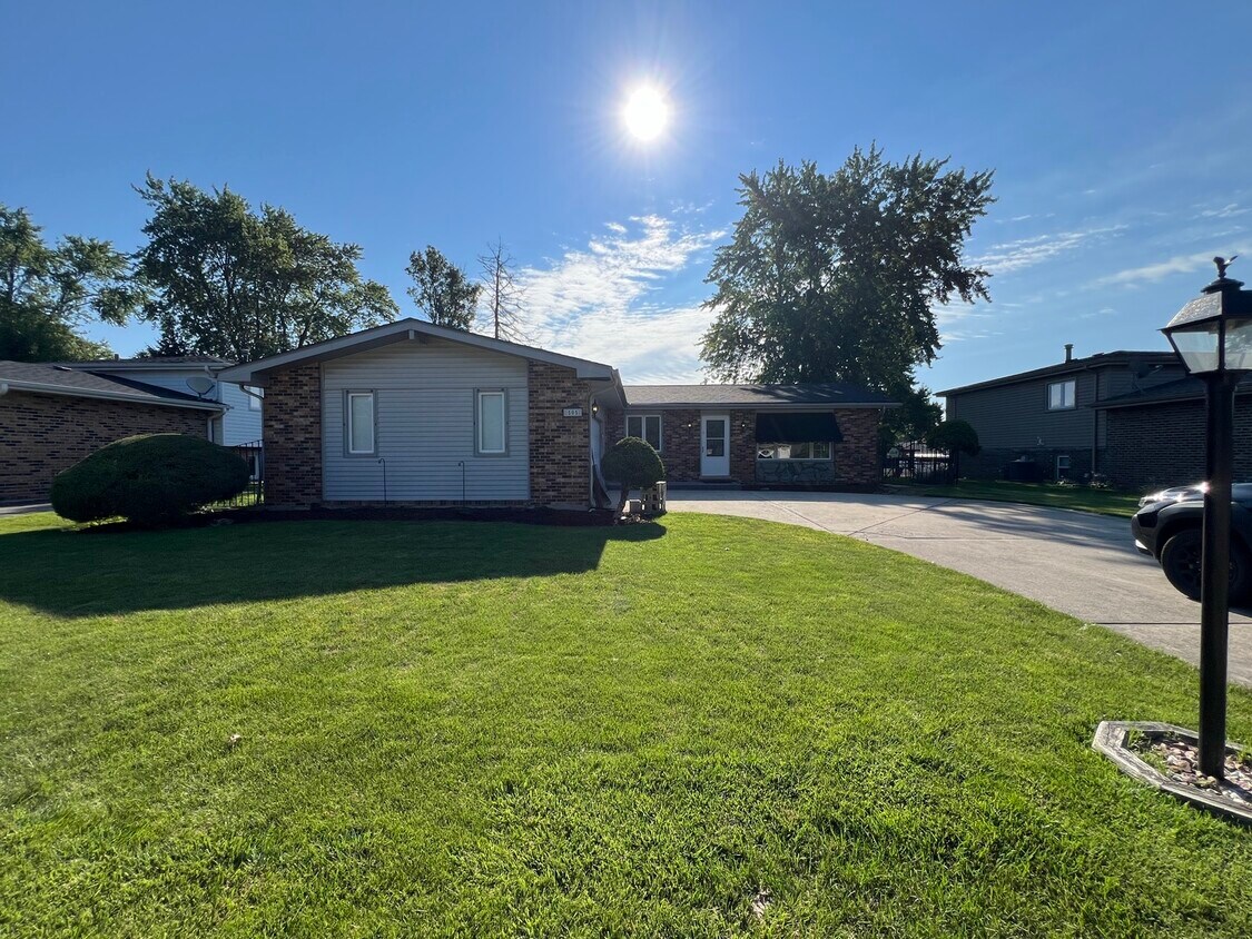 Foto principal - 505 S Rathje Rd