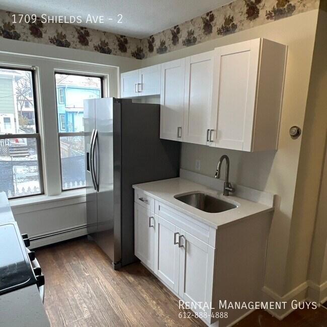 Building Photo - Huge One Bedroom! Completely Remodeled!