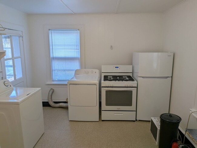 Building Photo - 42 Quaid Ave