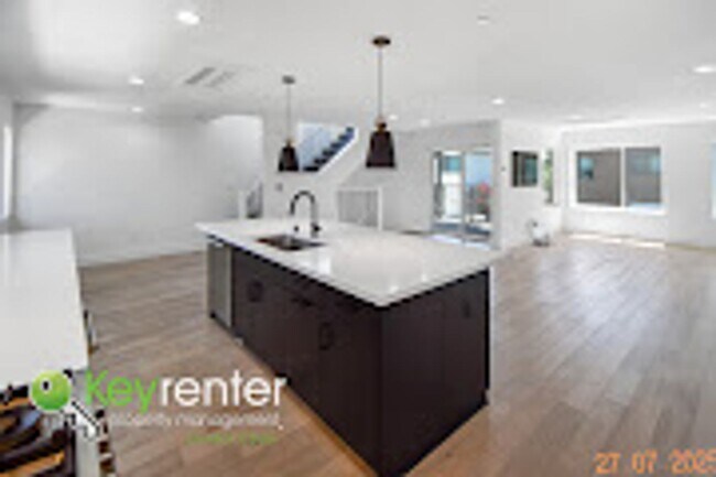 Foto del edificio - Newer Energy Efficient Luxury Townhouse in...
