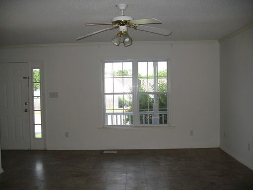 Building Photo - 906 Huff Dr