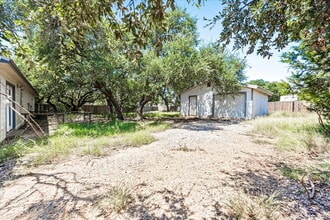 Building Photo - 560 Private Rd 1515