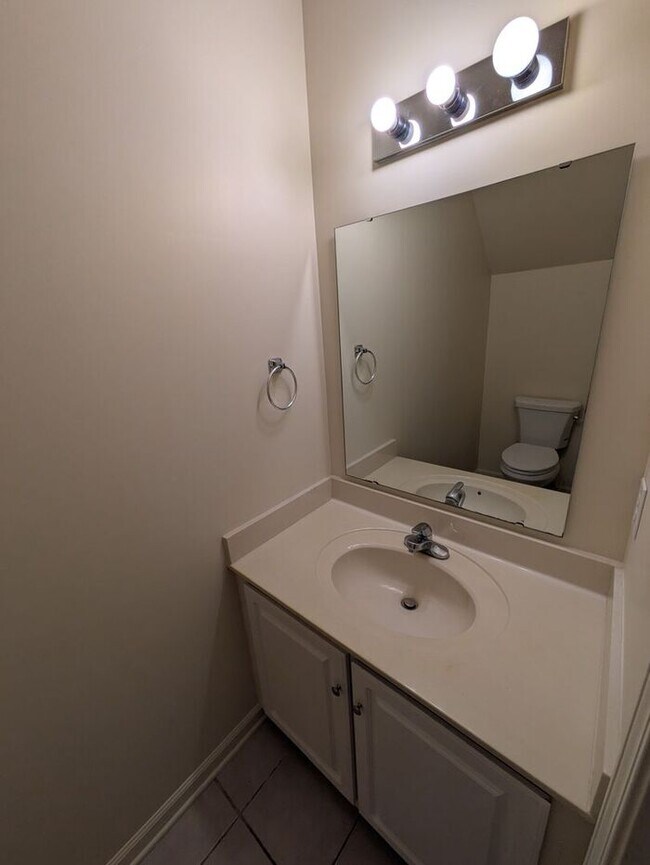 Foto del edificio - 2BD/2.5BA Unit at Water Oaks in Hickory!