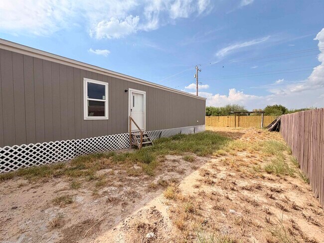 Building Photo - 720 Big Leaf Dr